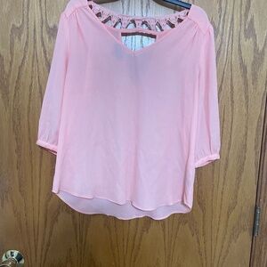 Orangish/peach color top!